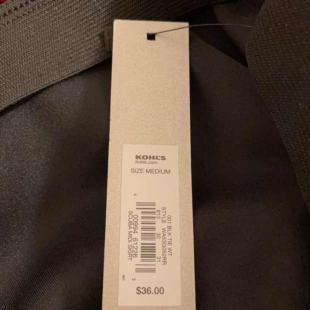 APT.9 Black/White Pencil Skirt
Seam2seam:
Hem-16 inch
Waist-15 inch
Hip 19 inch - Picture 4 of 6